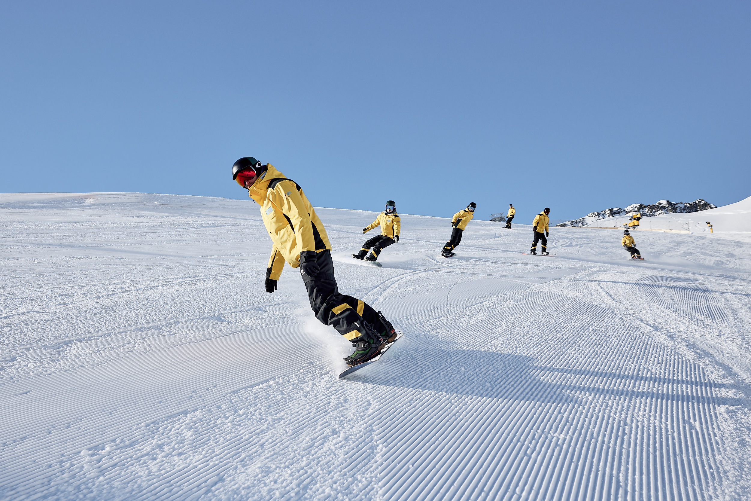 Group snowboard course for adults